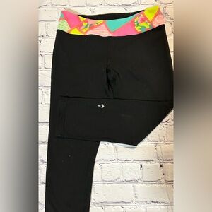 IVIVVA by LULULEMON girls size 10 reversible capris leggings